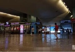 武汉暴雨火车站被淹