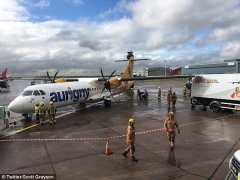英客机起飞时意外撞上停放餐车幸无人受伤