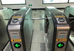 上海地铁验票闸机现二维码扫描装置:还不能用
