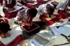 印度神奇学校 所有学生都会同时用双手写字